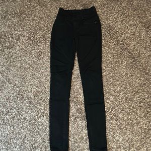 Super skinny black jeans with a lot of stretch and soft texture